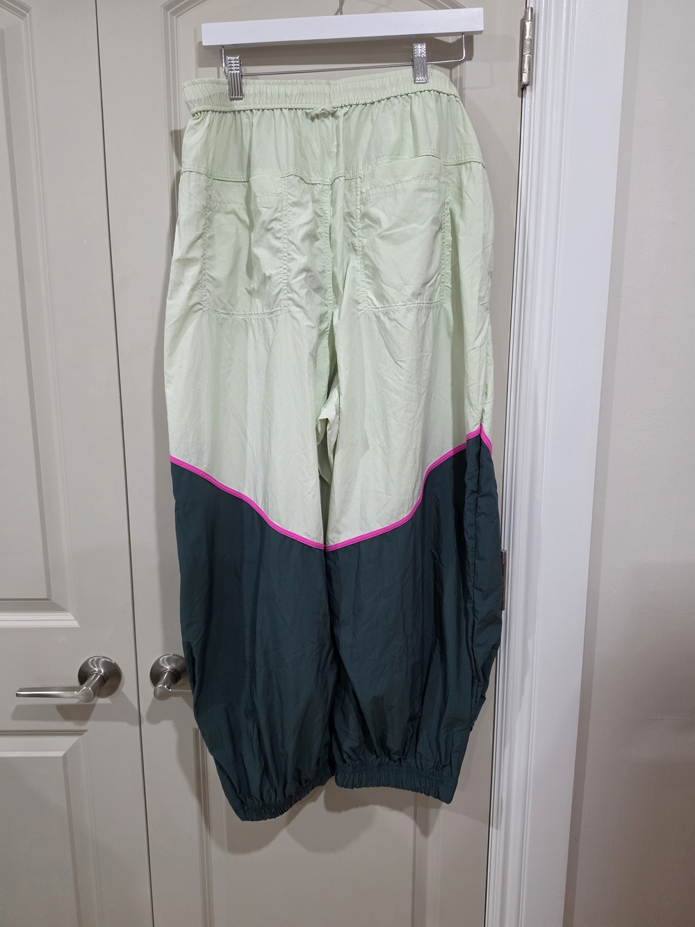 FP Movement Freeflow Pants In Spring Meadow L NWT - Picture 9 of 10